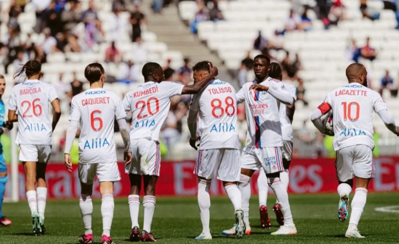 Illustration : "OL : Un choix de Laurent Blanc très attendu pour la fin de saison"