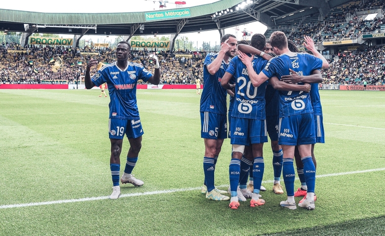 Illustration : "FC Nantes : Les Canaris en pleine crise après le match face à Strasbourg "