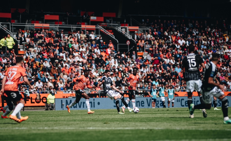 Illustration : "Mercato Brest : Un départ inévitable s'accélère ! "