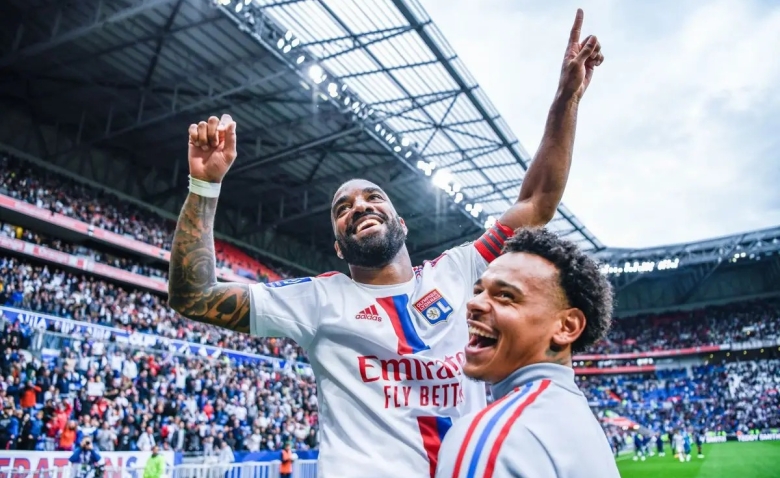 Illustration : "Mercato OL : Une signature très importante pour l'avenir ! "