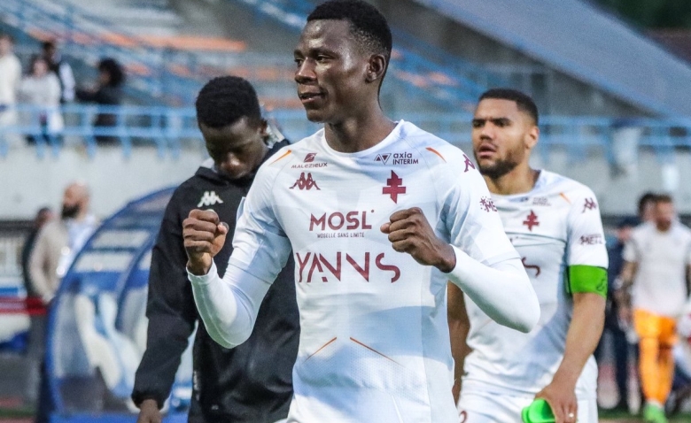 Illustration : "Mercato Metz : Un transfert surprise qui perturbe les Grenats ?"