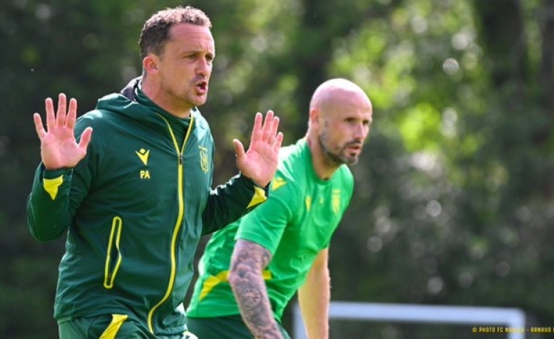 Illustration : "FC Nantes : Des choix surprenants au poste d'entraîneur ! "