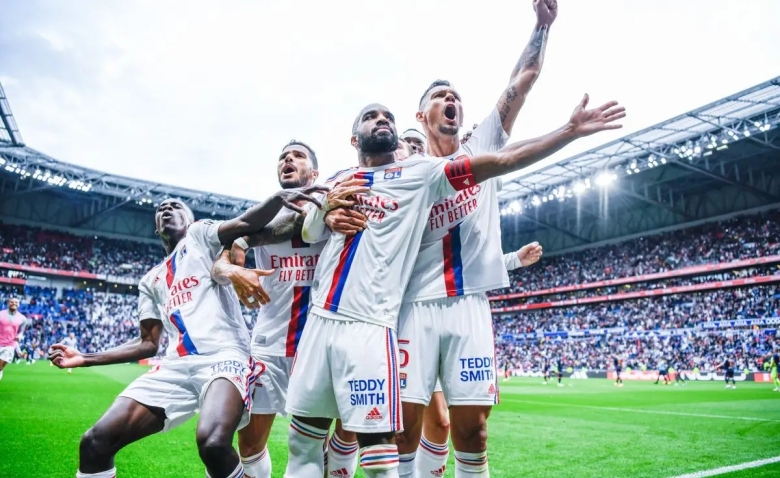 Illustration : "Mercato OL : Un indésirable vers un transfert prestigieux ? "