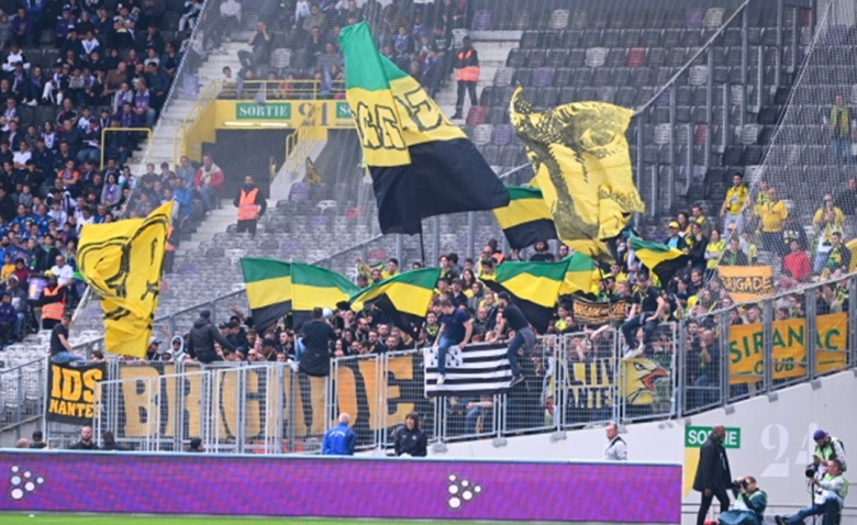 Illustration : "FC Nantes : Le club célèbre un grand succès !"