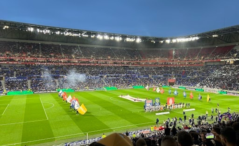 Illustration : "Lyon - Monaco : Une rencontre historique sur tous les plans"