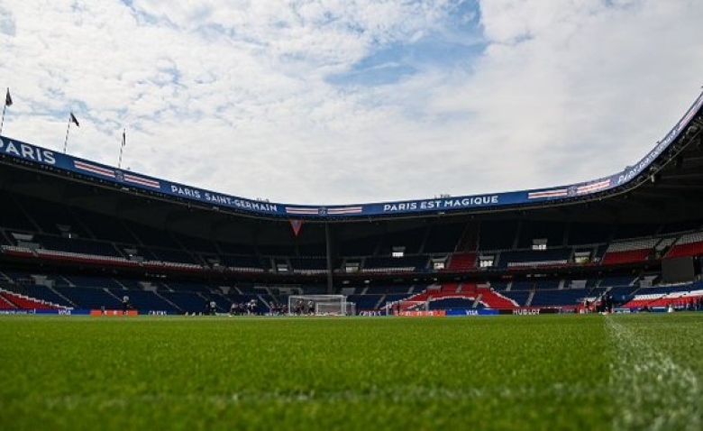 Illustration : "Mercato PSG : Un entraineur de renommée mondiale sur la liste"