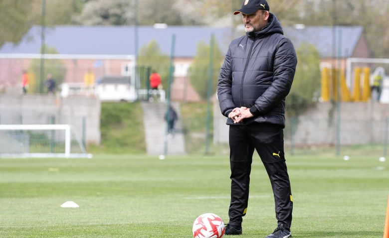 Illustration : "Mercato Lens : Le club proche de doubler la concurrence pour un recrutement convoité !"