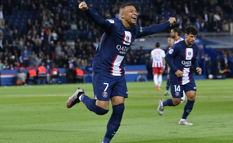 Illustration : "PSG : Un record de Jean-Pierre Papin dans le viseur de Kylian Mbappé"