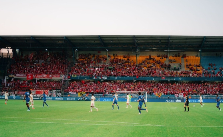 Illustration : "LOSC : Un échec majeur cette saison malgré la qualification !"