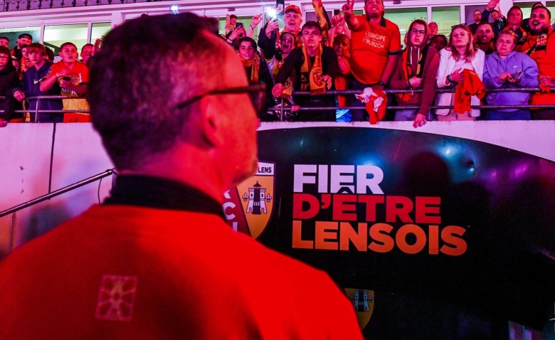 Illustration : "Mercato Lens : Une décision forte pour la saison prochaine !"