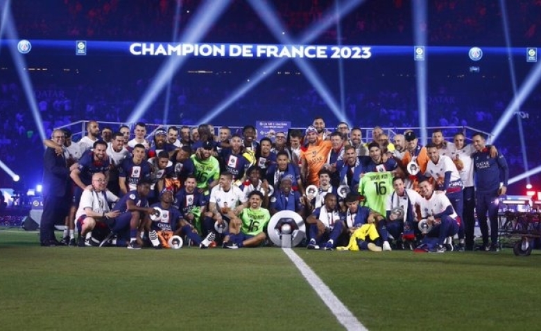 Illustration : "Mercato PSG : Une décision forte prise par les dirigeants"