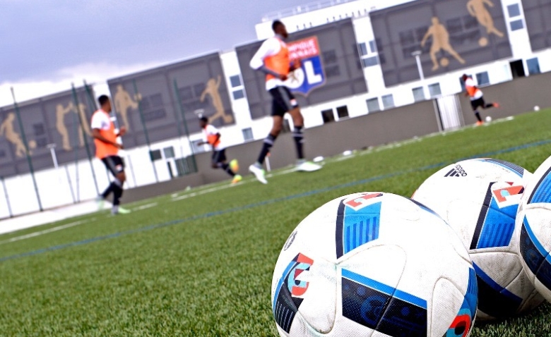 Illustration : "OL : Une première déception pour les supporters cet été "