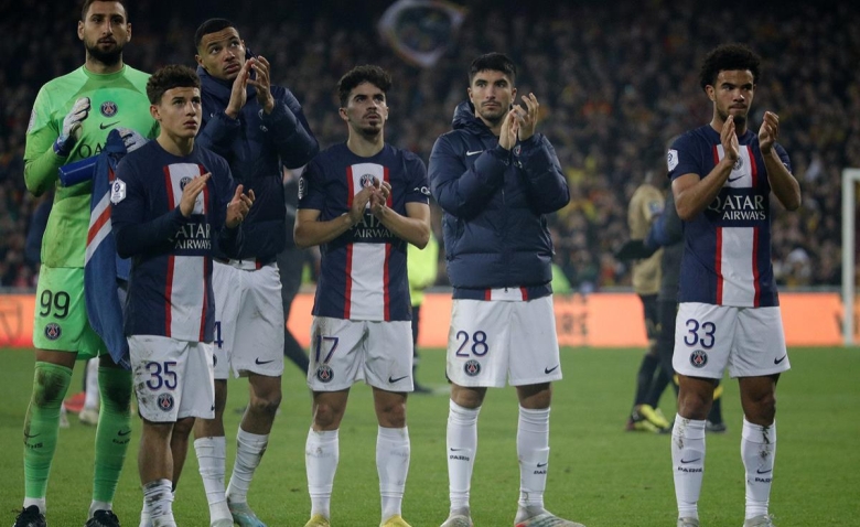 Illustration : "Mercato PSG : Un titi parisien au centre d’un échange inattendu"