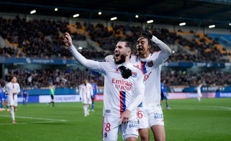 Illustration : "Mercato OL : Trois grandes pertes redoutées par les supporters à venir ?"