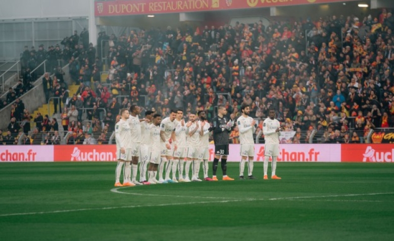 Illustration : "Mercato LOSC : Une nouvelle menace de départ inquiète à Lille !"