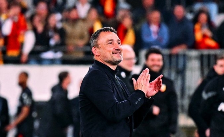 Illustration : "Mercato Lens : Nouvelle arrivée à moindre coût sur le point d'aboutir !"