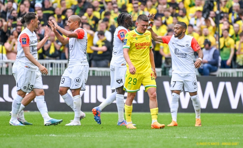 Illustration : "FC Nantes : Les Canaris de plus en plus dans l'œil du cyclone ! "