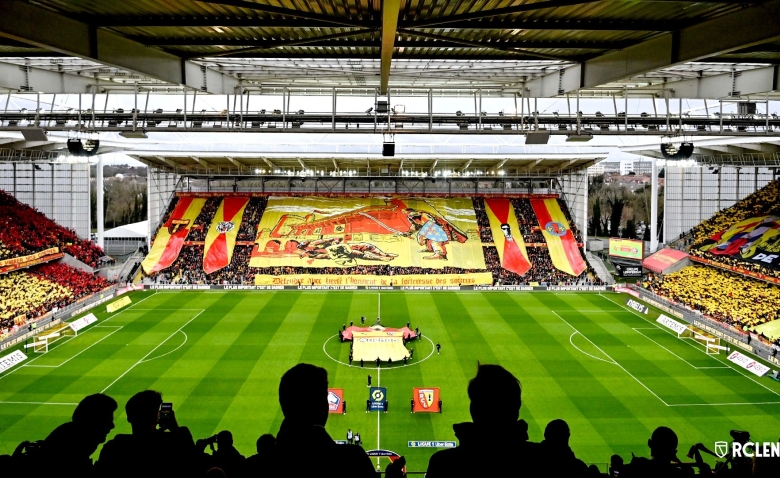 Illustration : "Mercato Lens : Le club doublé sur deux pistes estivales ? "