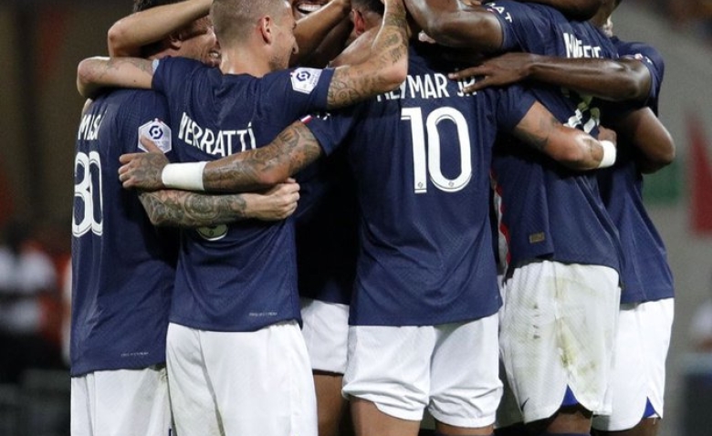 Illustration : "Mercato PSG : Un milieu de terrain dans le viseur"