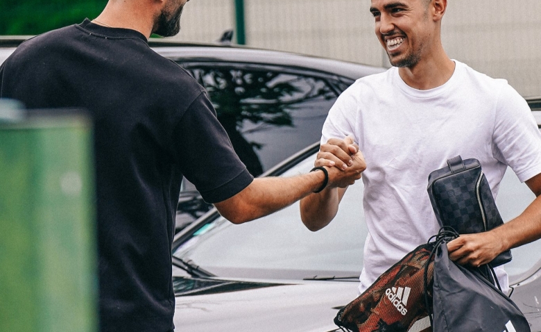 Illustration : "ASSE : Un Stéphanois pousse pour rester "