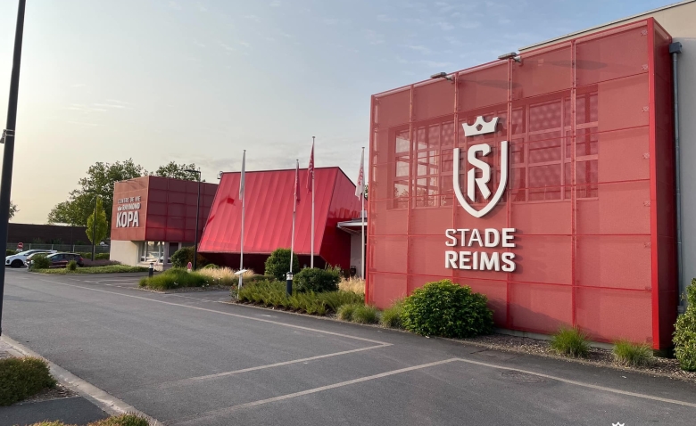 Illustration : "Mercato Reims : Une bataille entre deux clubs de Ligue 1 pour ce milieu ? "