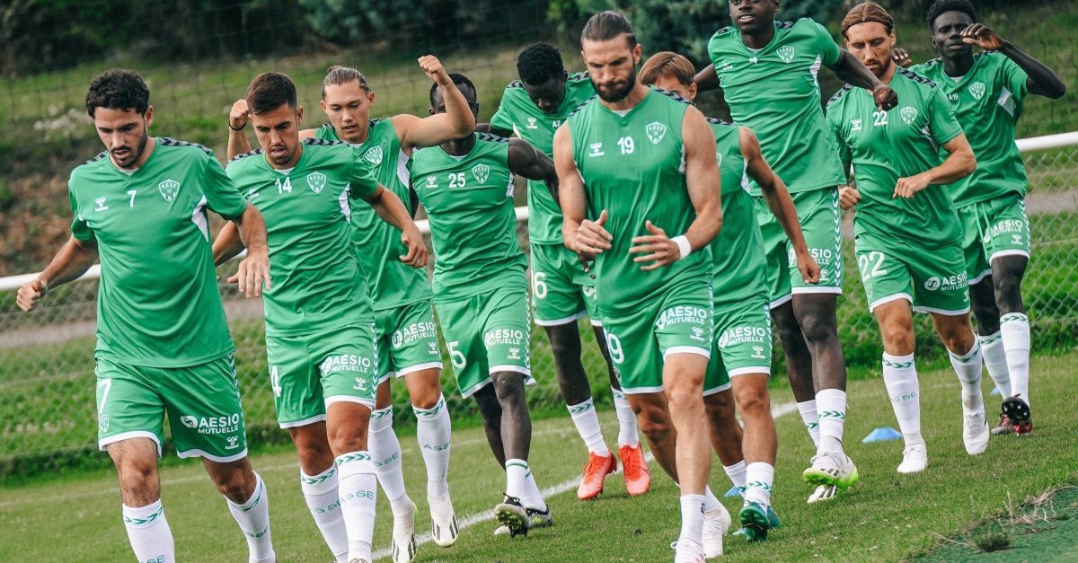 VIDEO - Football : les supporters de Saint-Etienne bouillants avant le derby con