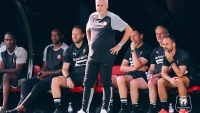 Illustration : "Mercato Rennes : Un départ surprise secoue le club!"