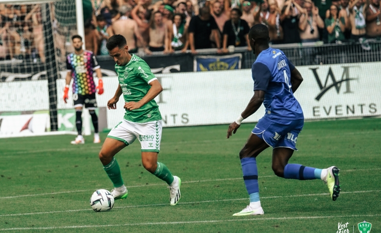 Illustration : "ASSE - Grenoble : L'arbitrage de fin de match fait déjà polémique !  "