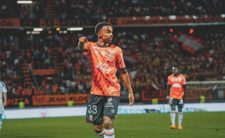 Illustration : "Mercato Lorient : Les Merlus bouclent une signature majeure !"