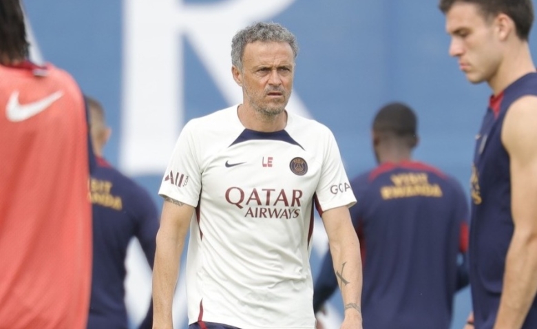 Illustration : "Mercato PSG : Une solution trouvée pour un joueur hors des plans de Luis Enrique"