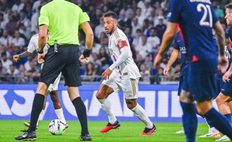 Illustration : "OL-PSG : Une statistique dramatique pour les Lyonnais à la mi-temps !"
