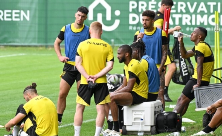 Illustration : "FC Nantes : Une menace majeure se dessine pour les Canaris"