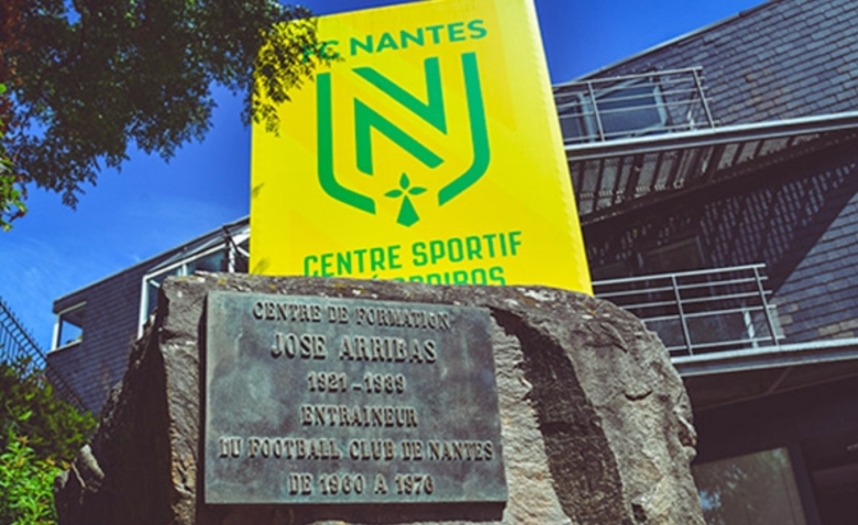 Illustration : "Mercato FC Nantes : Une nouvelle signature acquise chez un concurrent !"