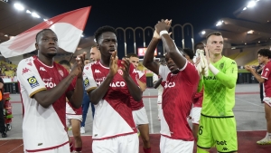 Illustration : AS Monaco : Un joueur soulage ses supporters après la victoire contre l'OM