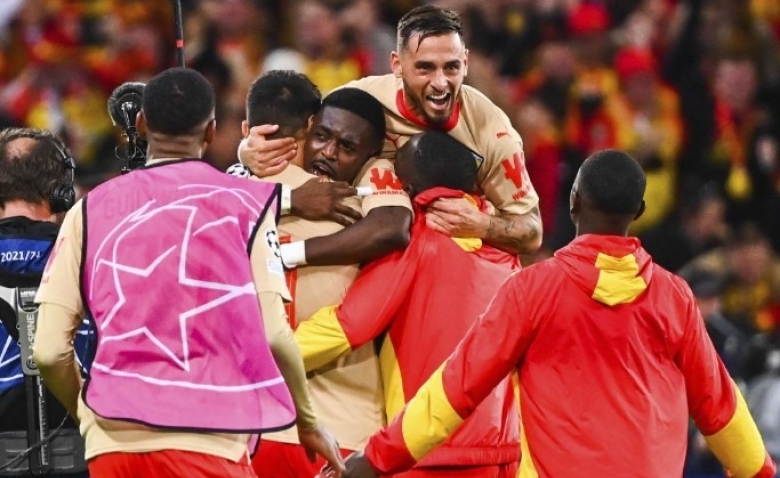 Illustration : "RC Lens : Un atout majeur se confirme face au PSV Eindhoven"
