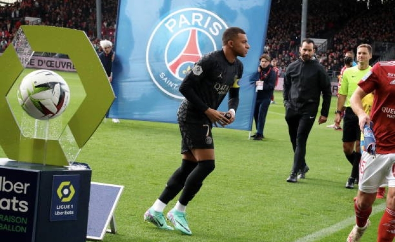 Illustration : "PSG : La direction parisienne directement critiquée "