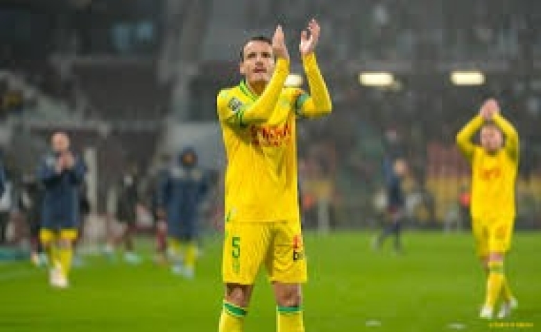 Illustration : "FC Nantes : Une prise de parole sèche après la défaite contre Metz"