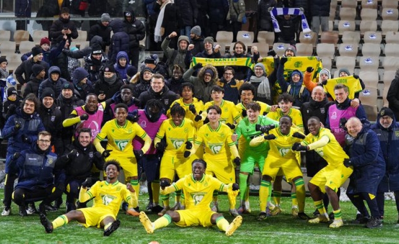 Illustration : "FC Nantes : Les Canaris célèbrent une nouvelle réussite majeure pour l'avenir ! "