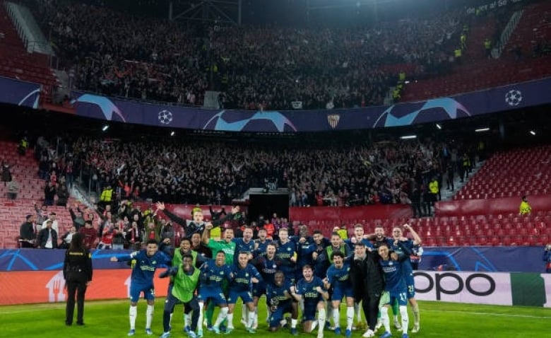 Illustration : "Séville FC – PSV : Une fin de match folle ne fait pas les affaires du RC Lens !   "