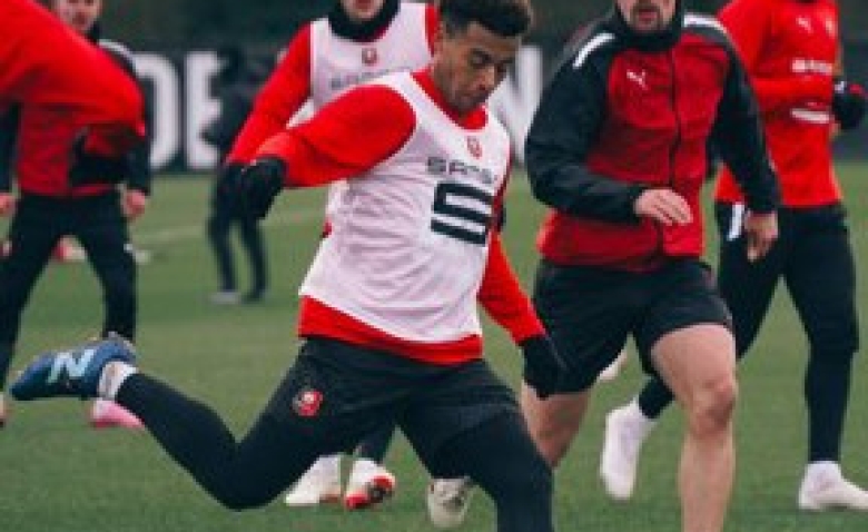 Illustration : "Mercato Rennes : Le club prend les devants pour une nouvelle recrue visée !"