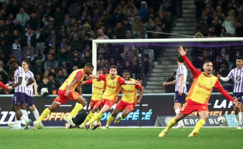 Illustration : "Toulouse FC - RC Lens : Un but sensationnel pour délivrer les Sang et Or ! "
