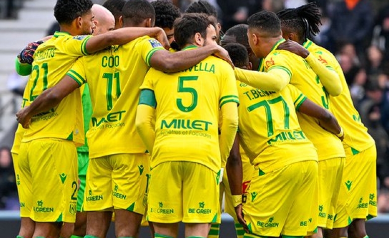 Illustration : "FC Nantes : Une nouvelle décision de Gourvennec fait débat au sein de l'effectif !"
