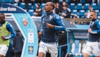 Illustration : "RC Strasbourg - FC Lorient : Fallait-il annuler le premier but de Bamba ?"