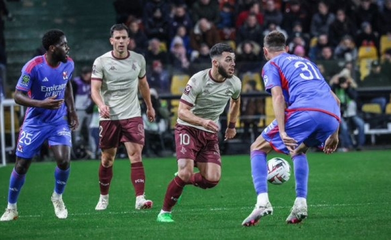 Illustration : "FC Metz : Un avenir compromis au lendemain de la défaite face à l’OL ? "