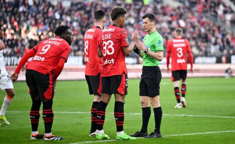 Illustration : "Stade Rennais : Une nouvelle polémique arbitrale enfle après Lorient "