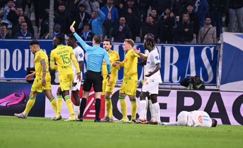 Illustration : "FC Nantes : Un coup dur s'ajoute à la nouvelle défaite des canaris"