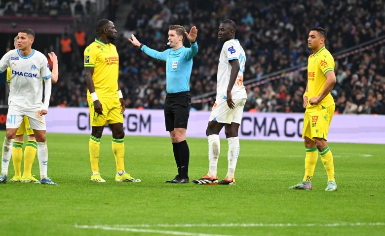 Illustration : "FC Nantes : Une grande polémique enfle après la défaite à Marseille !"
