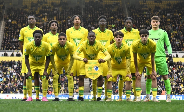 Illustration : "FC Nantes : Les Canaris célèbrent une réussite historique !"