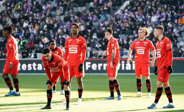 Illustration : "Stade Rennais : Un succès inédit en Ligue 1 pour les Rouge et Noir !"