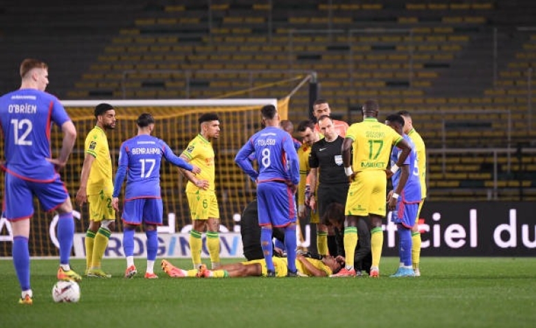 Illustration : "FC Nantes : Plusieurs détails saisissants après la polémique arbitrale face à l'OL"